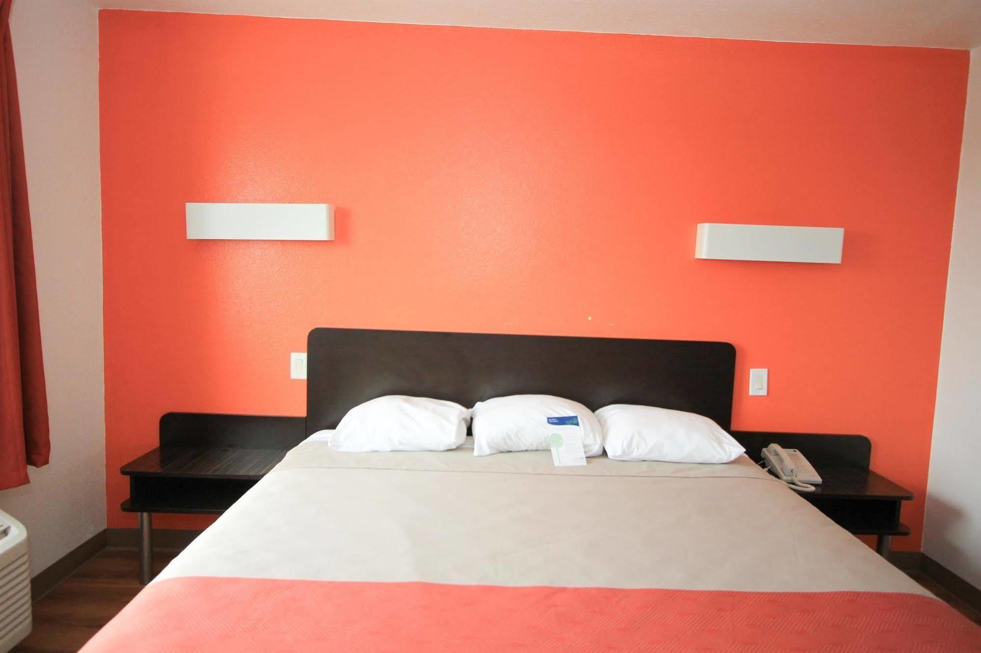 Motel 6-San Antonio, Tx - Downtown - Alamo Dome Экстерьер фото