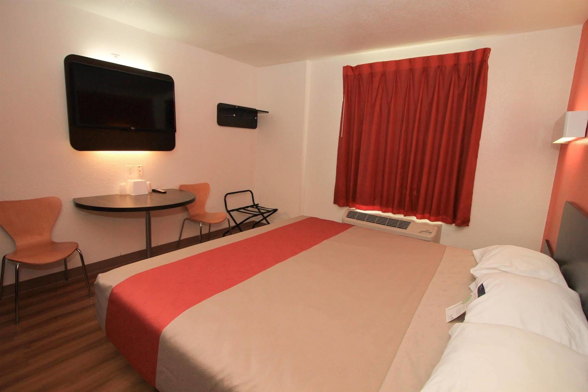 Motel 6-San Antonio, Tx - Downtown - Alamo Dome Экстерьер фото